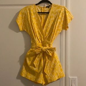 Belted short sleeves romper